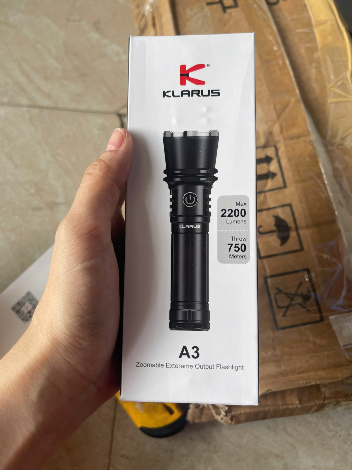 Đèn pin zoom KLARUS A3 sáng 2200 lumens chiếu xa 750m sạc USB-C pin 21